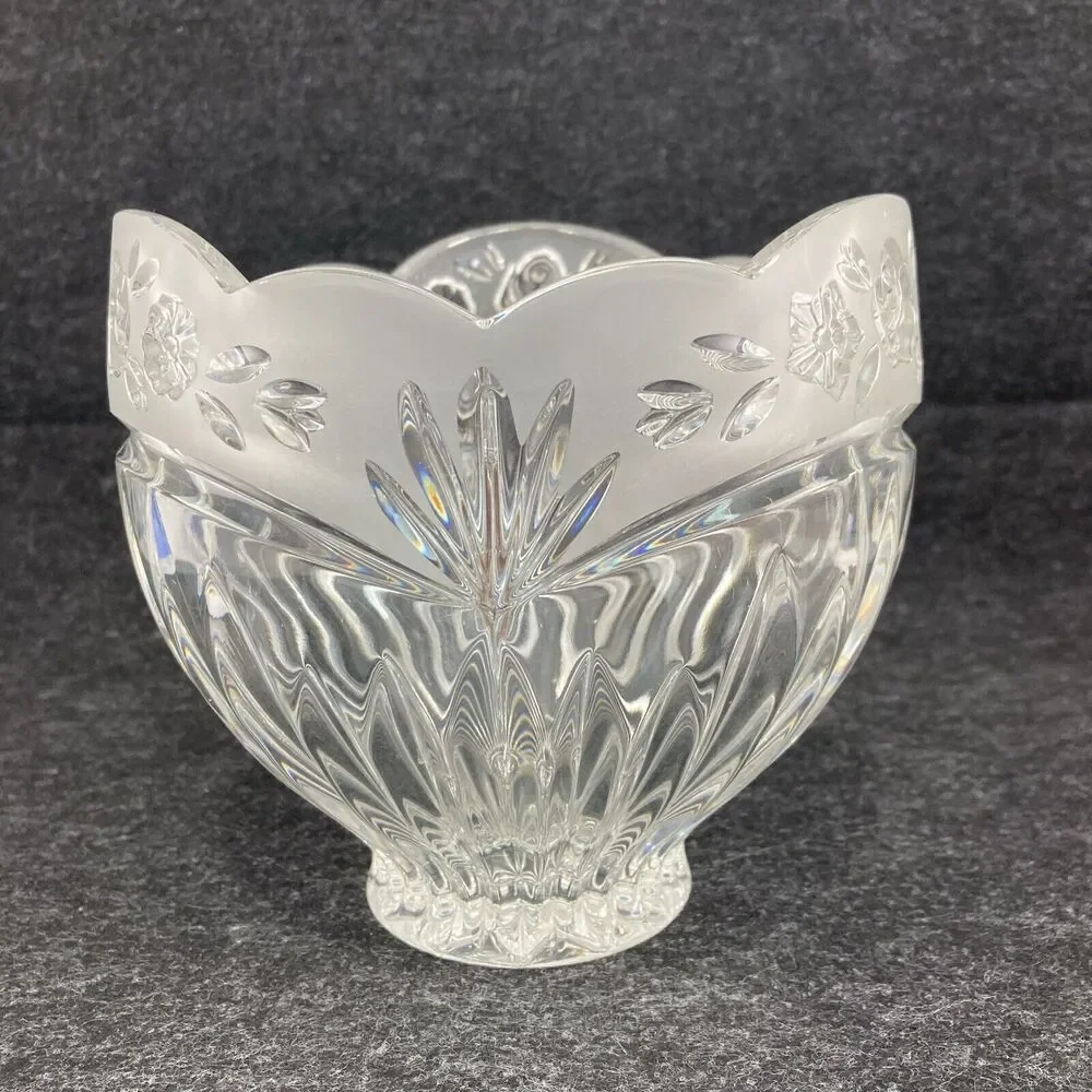 Oneida Southern Garden Lead Crystal Candy Dish with Frosted Rose Design‎ Trinket